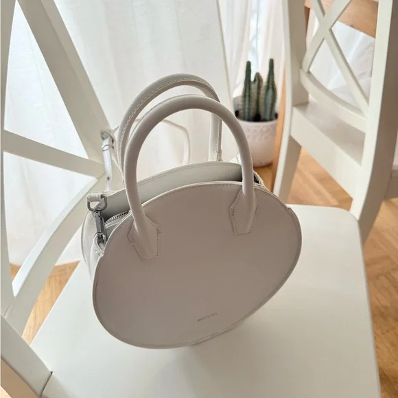 MATT & NAT Vegan White Circle Tote Handbag - Picture 2 of 12